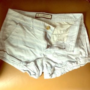 Abercrombie sky baby light blue white stripe short